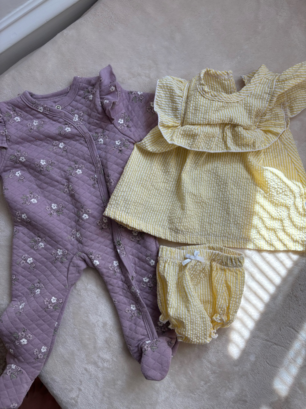 Badgley Mischka 3-6m baby set Seersucker Ruffle Dress Bloomers Quilted Sleeper